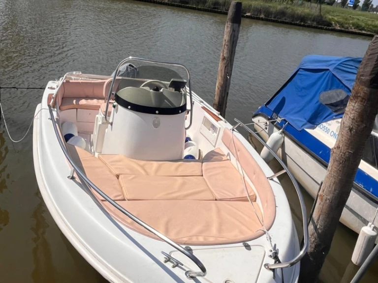 Louer Bateau à moteur avec ou sans skipper Elan à Chioggia