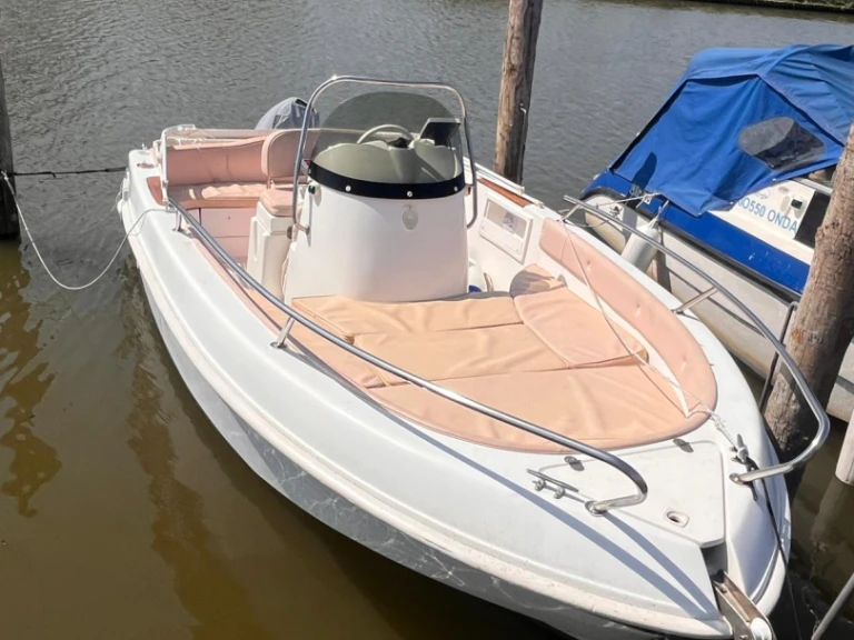Location Bateau à moteur Elan avec permis