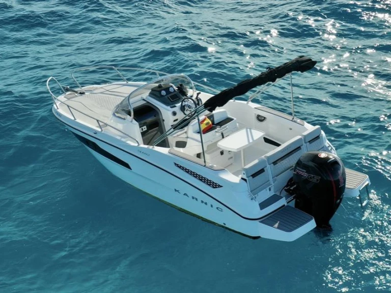 Location Bateau à moteur Karnic avec permis