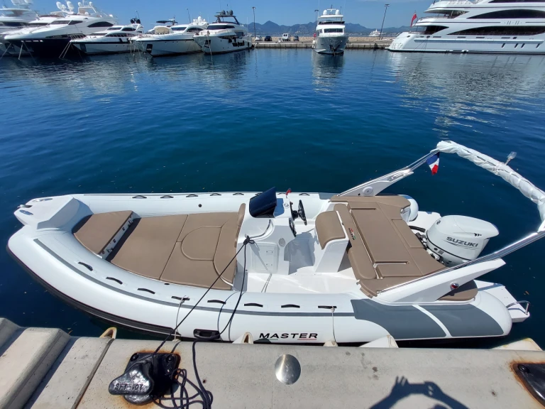 Louer Semi-rigide avec ou sans skipper Master à Mandelieu-la-Napoule