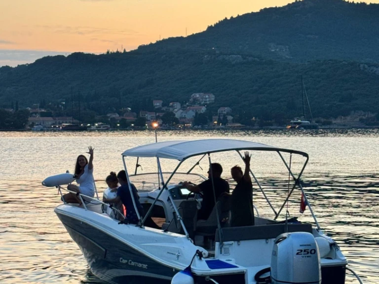 Location Bateau à moteur Jeanneau avec permis