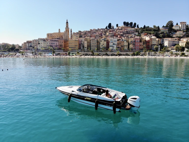 Bateau à moteur à louer à Nice au meilleur prix