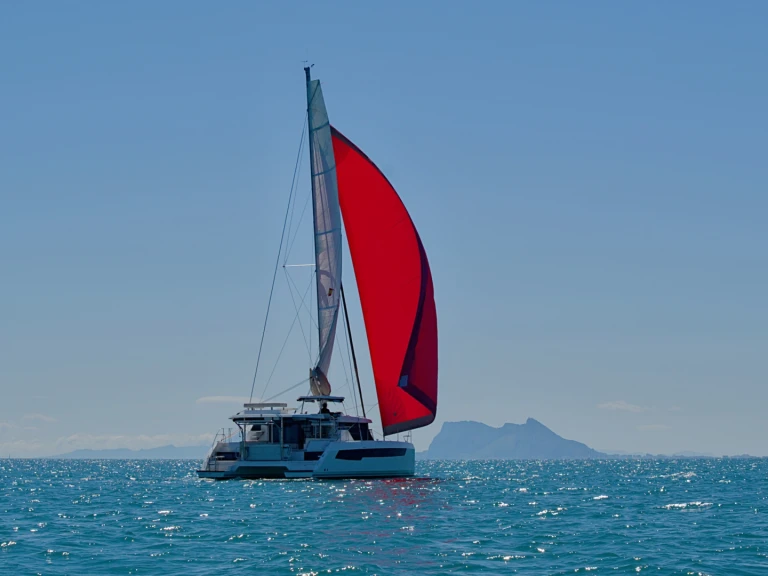 Catamaran à louer à Puerto Sotogrande au meilleur prix