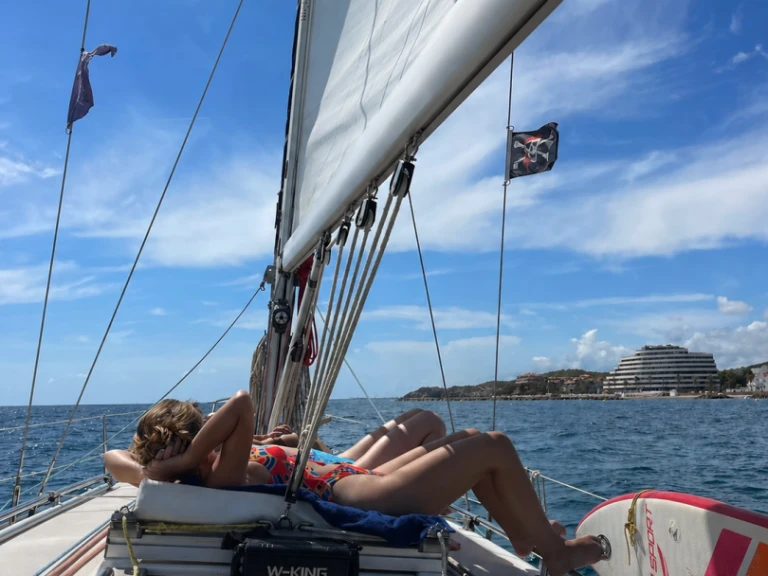 Louez un Bavaria Bavaria 38 Cruiser à Sitges