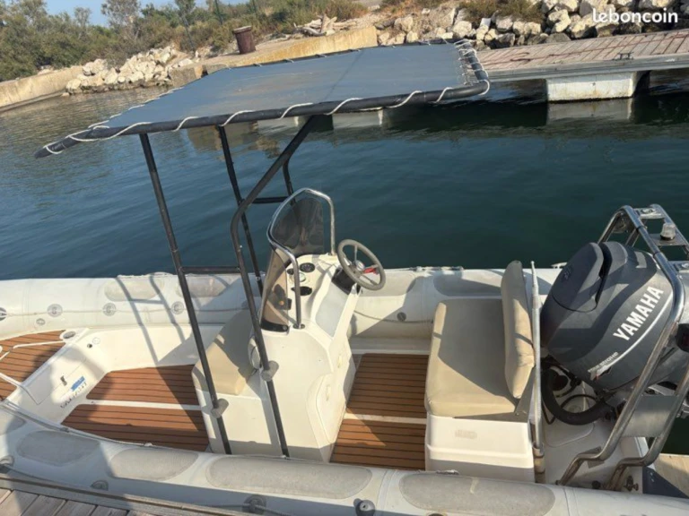 Louer Semi-rigide avec ou sans skipper Valiant à Carnon-Plage
