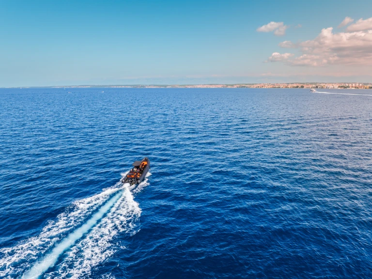 Louer Semi-rigide avec ou sans skipper Sea Marine à Preko
