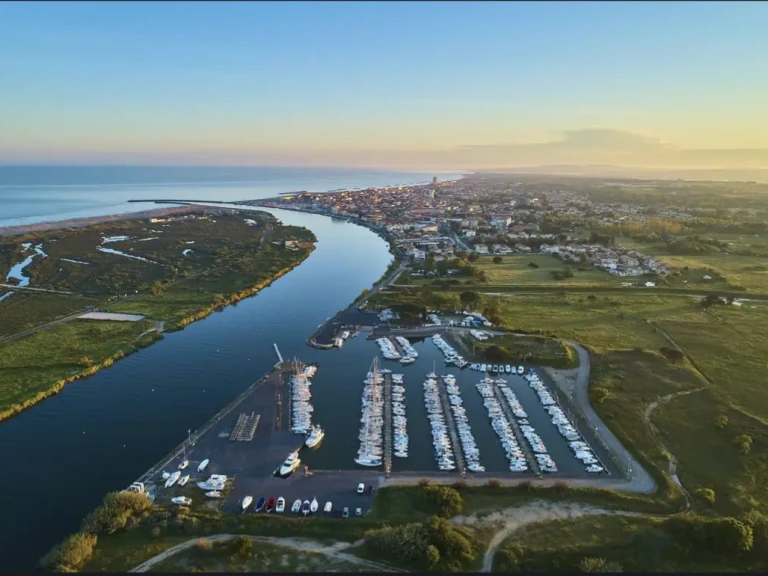 Location bateau Le Cap d'Agde pas cher Edel Cat 33