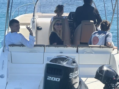 Motorboat to hire Kolýmpia at the best price