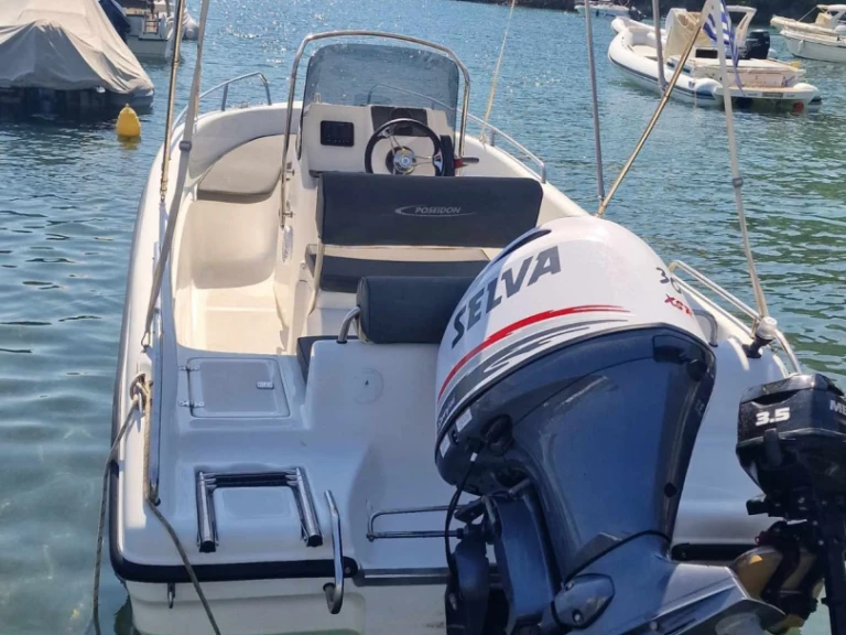 Louez un Poseidon BLU WATER 185 à Laganás