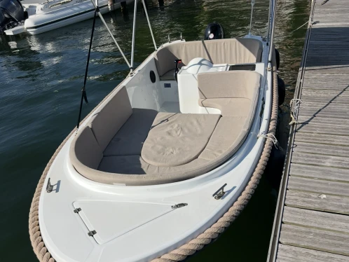 Louer Bateau à moteur avec ou sans skipper Valory à Marseille