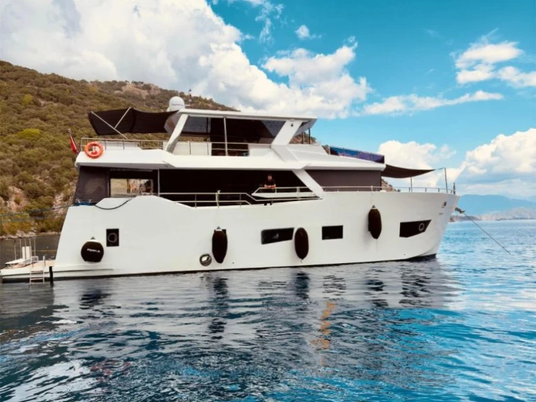 Location Bateau à moteur Custom Made avec permis
