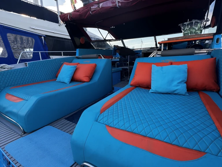 Location Yacht à Marbella - Ferretti Altura 47