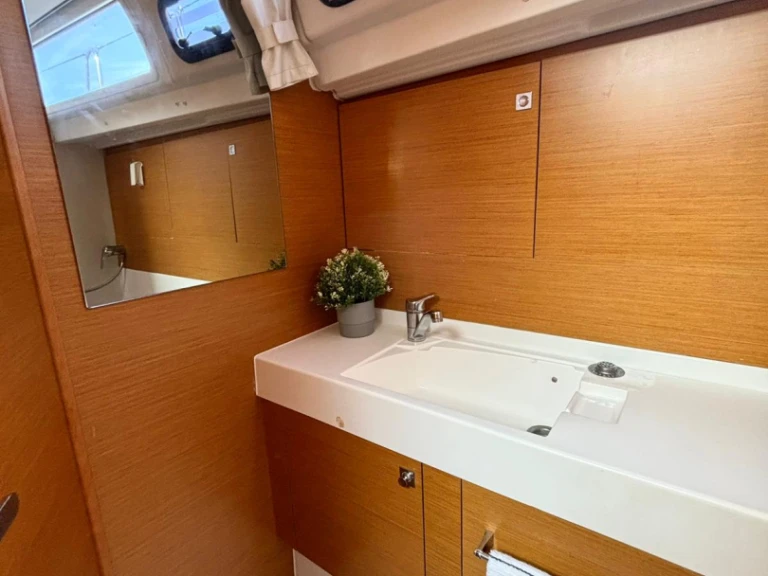 Location à La Pobla de Farnals - Jeanneau Sun Odyssey 509 sur SamBoat