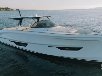 Vermietung Yacht Solaris Power mit Führerschein