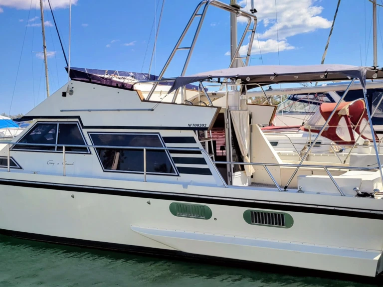 Bateau à moteur à louer à Sainte-Marie-la-Mer au meilleur prix