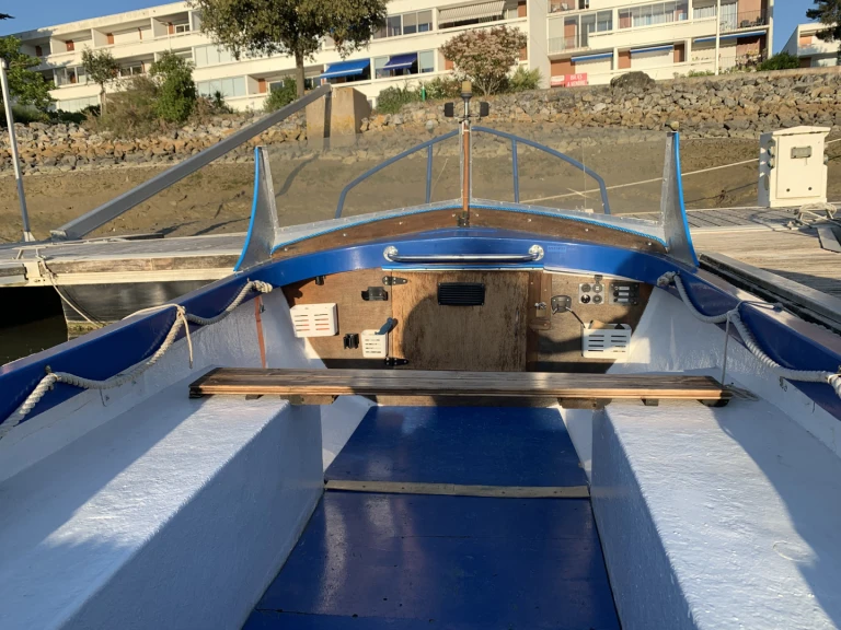 Location Bateau à moteur Kirie avec permis