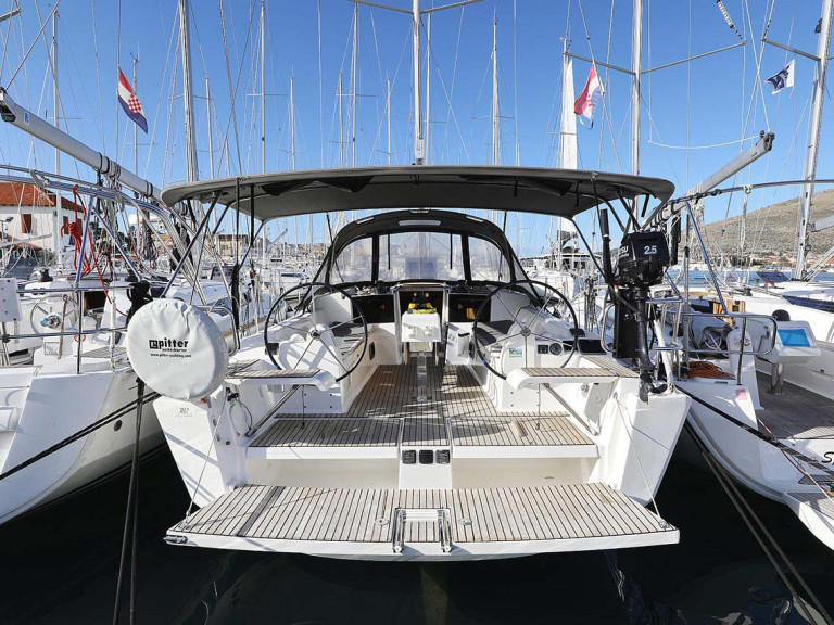 Location bateau Dufour Dufour 382 Grand Large à Pula sur Samboat