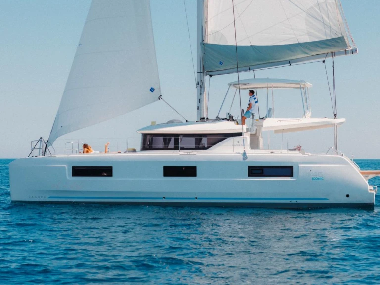 Catamaran à louer à Playa Sardinera au meilleur prix