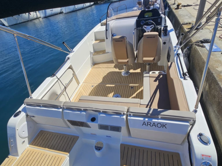 Quicksilver Activ 755 Sundeck a louer à Propriano