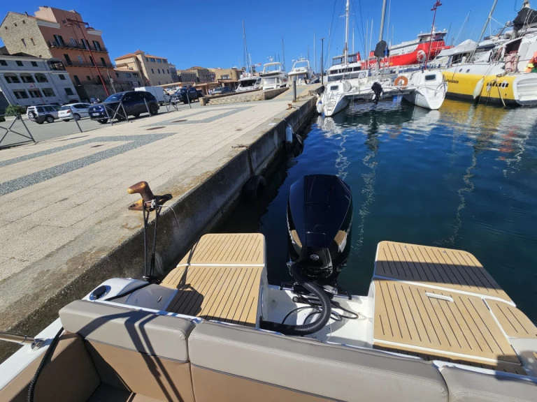Louez un Quicksilver Activ 755 Sundeck à Propriano