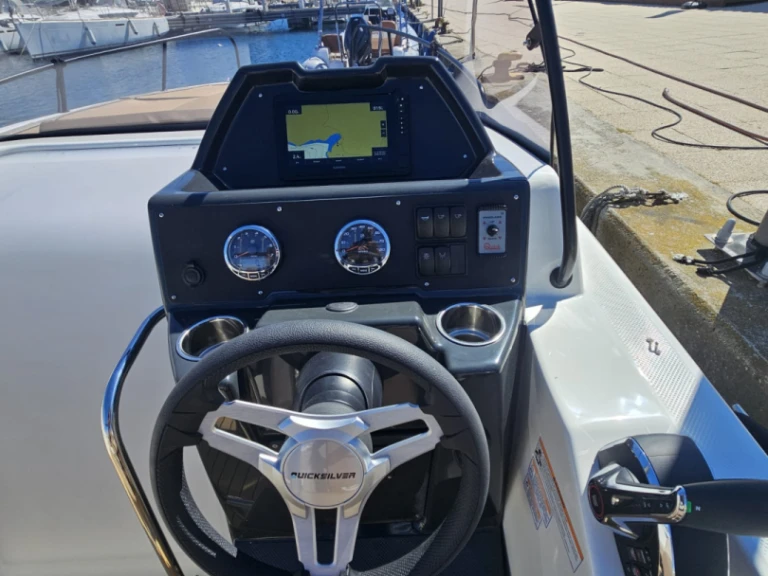 Location bateau Propriano pas cher Activ 755 Sundeck