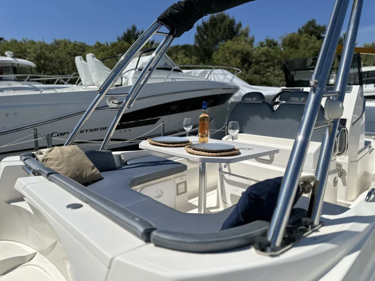 Louer Semi-rigide avec ou sans skipper Zar à La Flotte