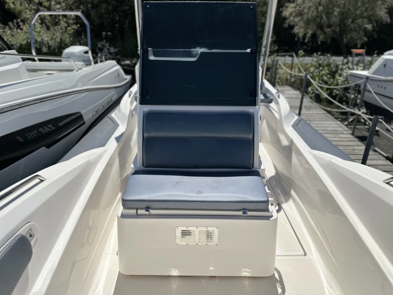 Location à La Flotte - Zar Zar 79 SL sur SamBoat