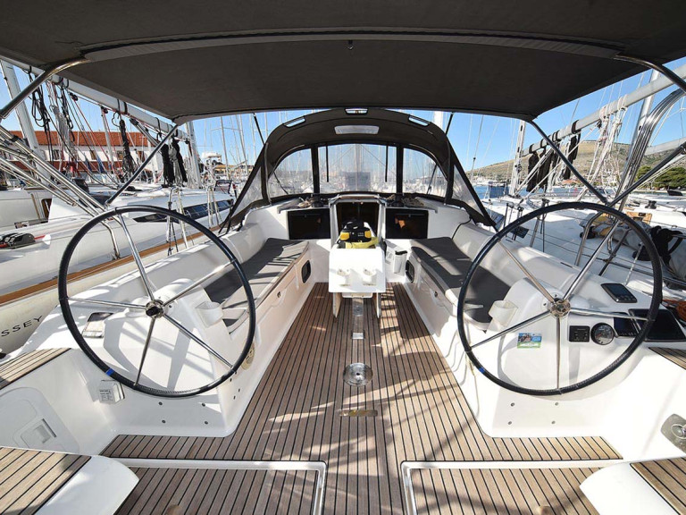 Location bateau Pula pas cher Dufour 382 Grand Large