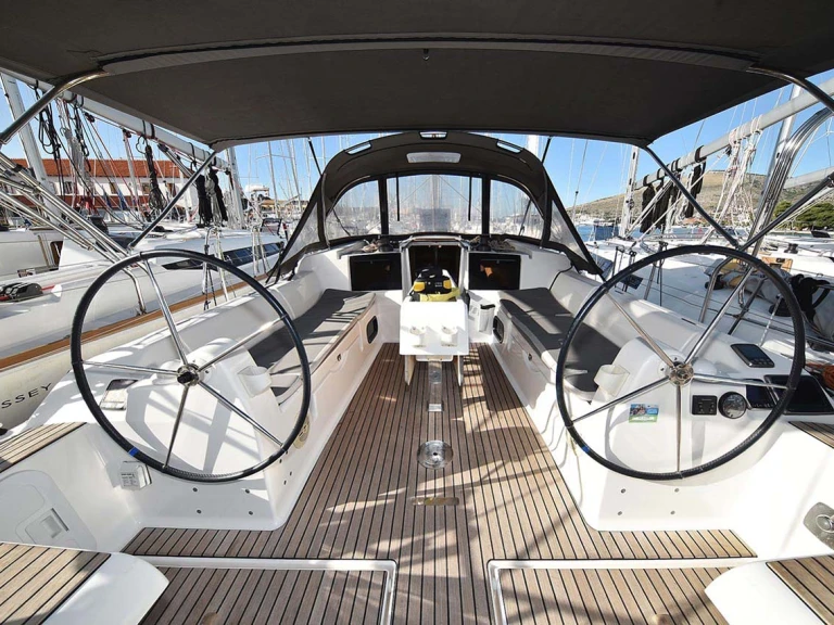 Location bateau Pula pas cher Dufour 382 Grand Large