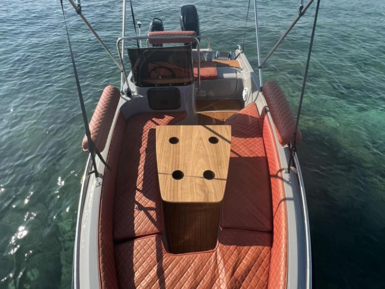 Location Bateau à moteur à Athens Marina - ISATEK TEKNE COBRA 495