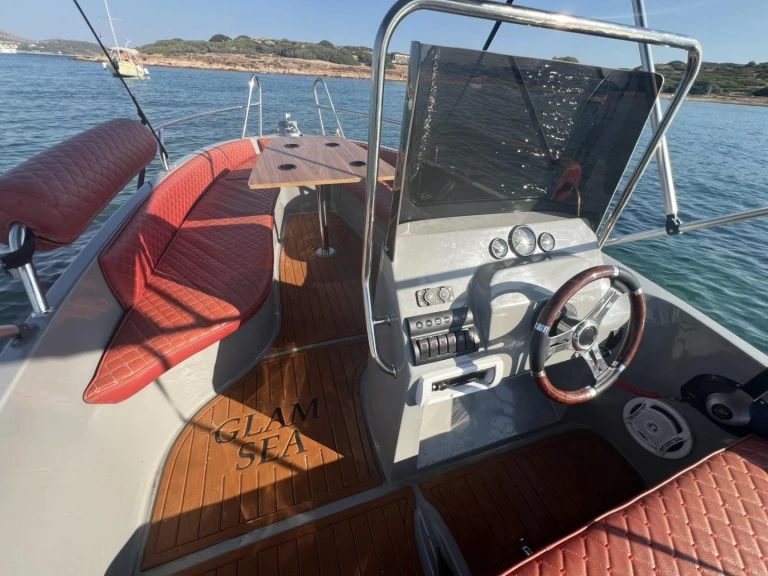 Louer Bateau à moteur avec ou sans skipper ISATEK TEKNE à Athens Marina