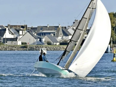 Wynajem łodzi Lorient tanio DG 5.5
