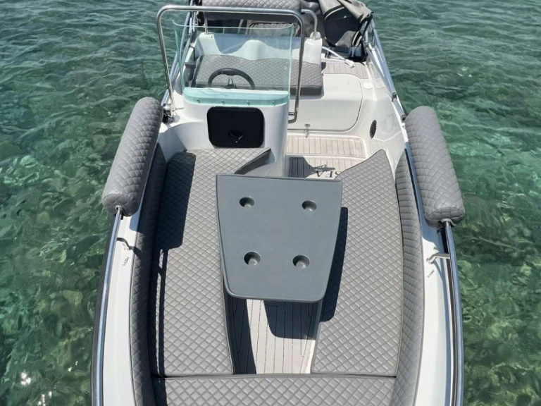 Location bateau ISATEK TEKNE COBRA 495 à Glyfáda sur Samboat