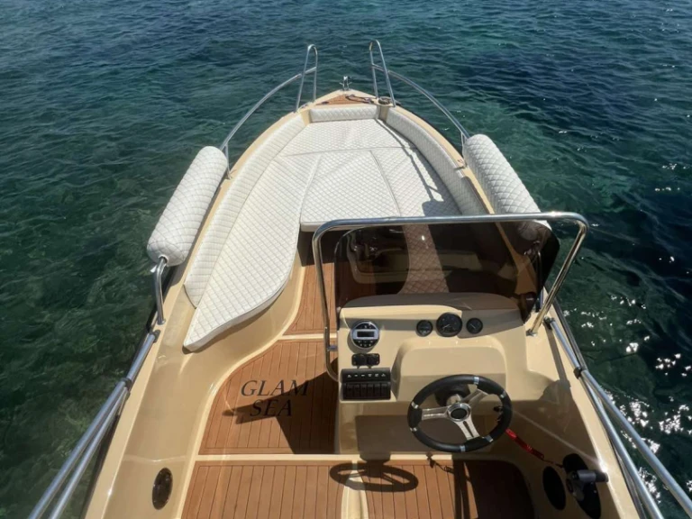 Louez un ISATEK TEKNE COBRA 495 à Glyfáda