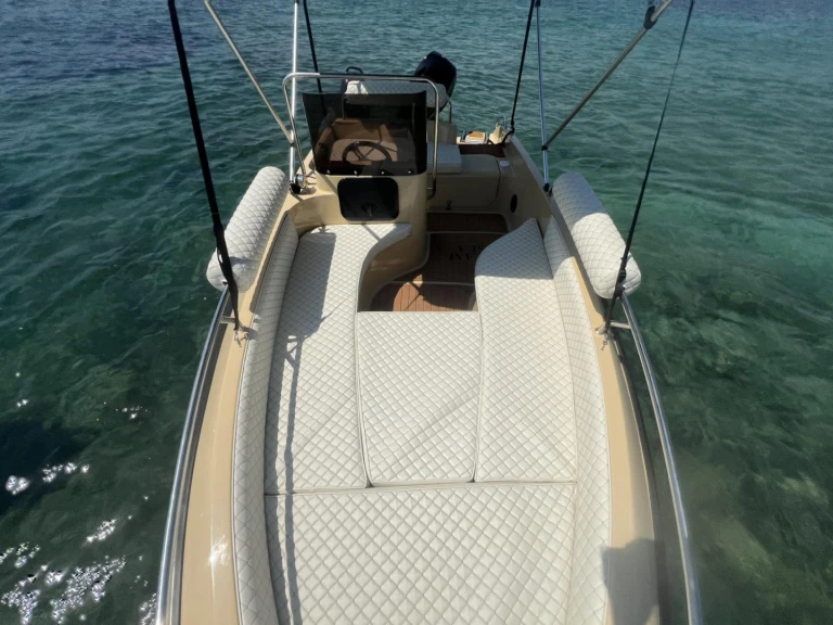 Location bateau ISATEK TEKNE COBRA 495 à Glyfáda sur Samboat