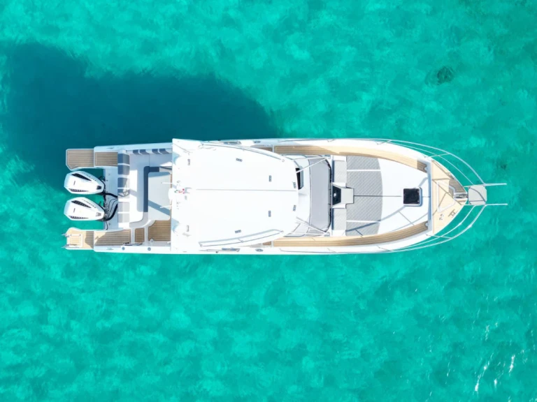 Louer Bateau à moteur avec ou sans skipper Saver à Marina di Portisco