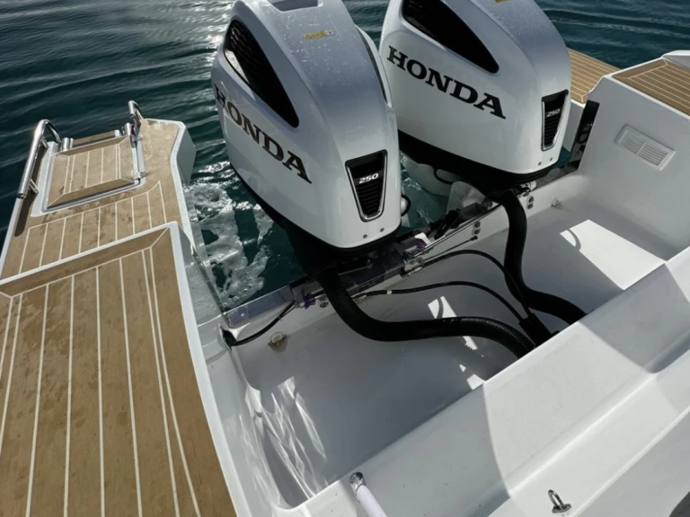 Saver Saver 330 Sport a louer à Marina di Portisco