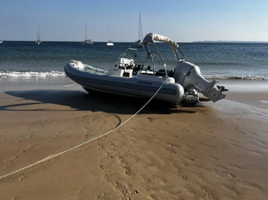 Noleggiare una Zodiac Medline 6.8 a Arzon