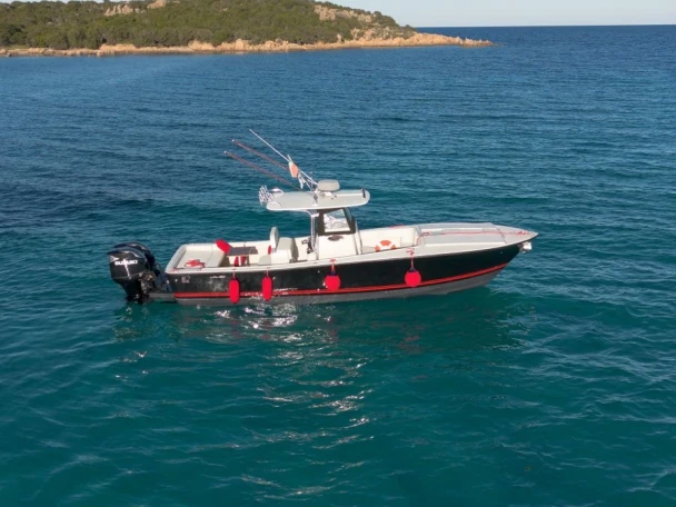 Bateau à moteur à louer à Marina di Portisco au meilleur prix