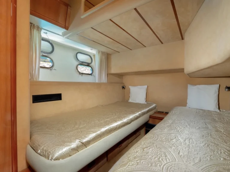 Location bateau Mykonos (Ville) pas cher Ferretti 480