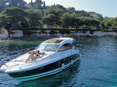 Noleggio barche Jeanneau Prestige 38 S a Port de Saint Jean Cap Ferrat su Samboat