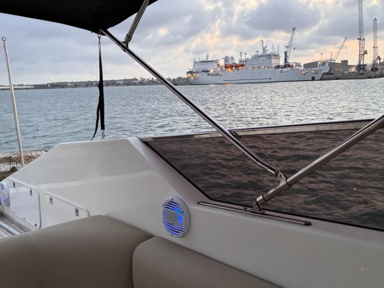 Location Bateau à moteur Gari Plast avec permis