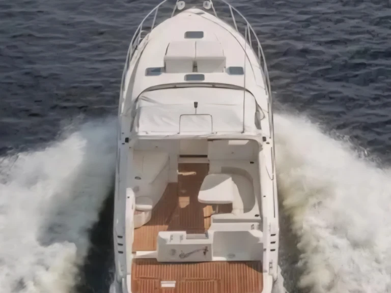 Louer Bateau à moteur avec ou sans skipper Sealine à Puntone