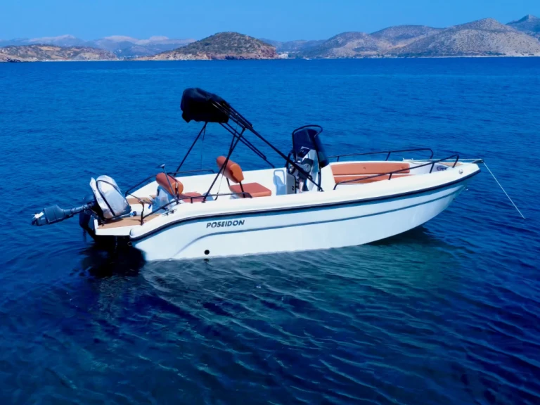 Louer Bateau à moteur avec ou sans skipper Poseidon à Anávyssos