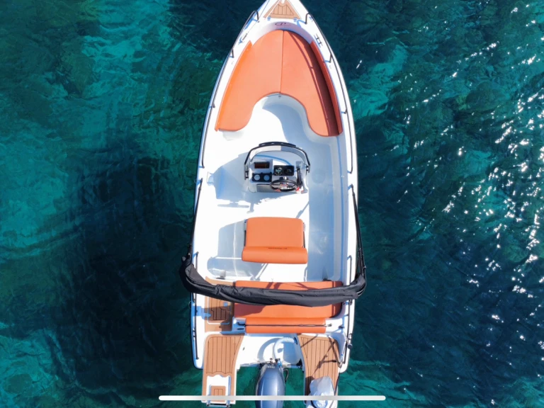 Louer Bateau à moteur avec ou sans skipper Poseidon à Anávyssos
