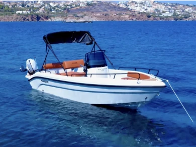 Poseidon Blu Water 170 między profesjonalistami a osobami prywatnymi w Anávyssos