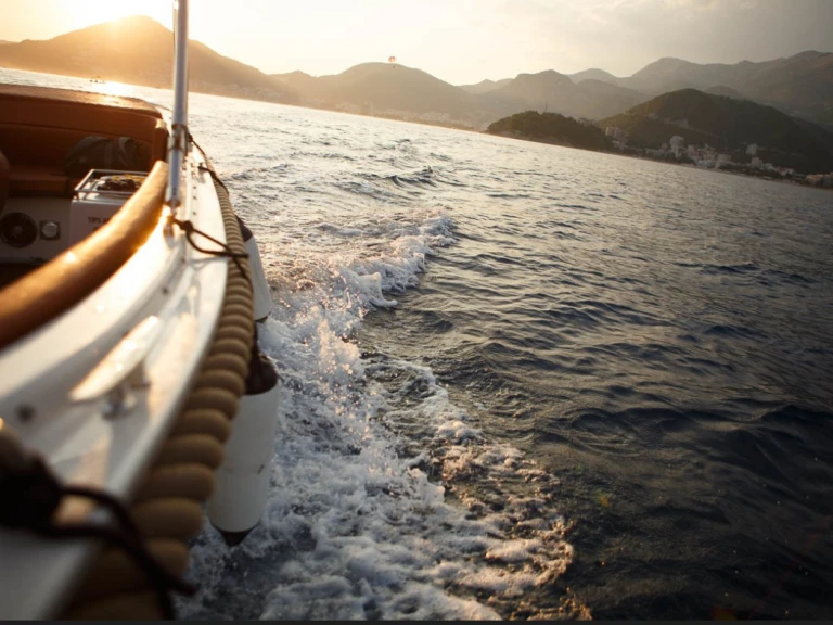 Louer Bateau à moteur avec ou sans skipper Truszczynscy boats à Budva