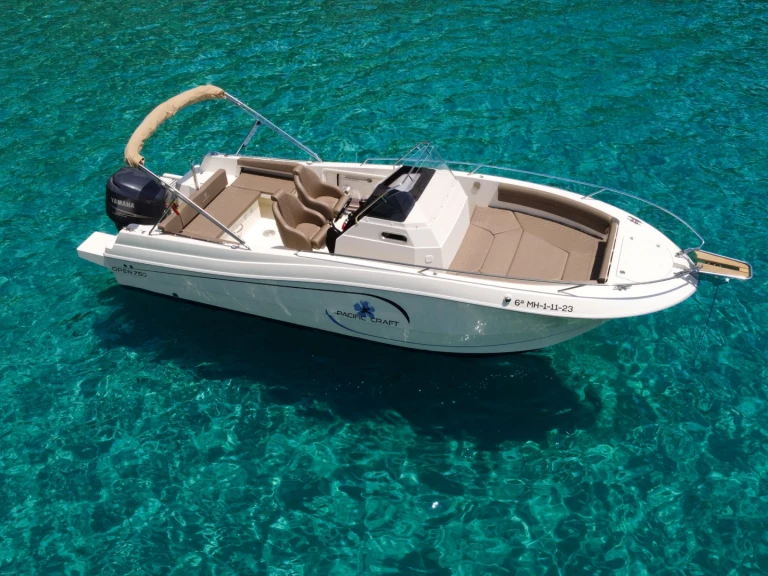 Location Bateau à moteur Pacific Craft avec permis