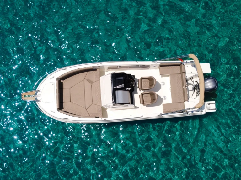 Bateau à moteur à louer à Marina Santa Eulàlia au meilleur prix