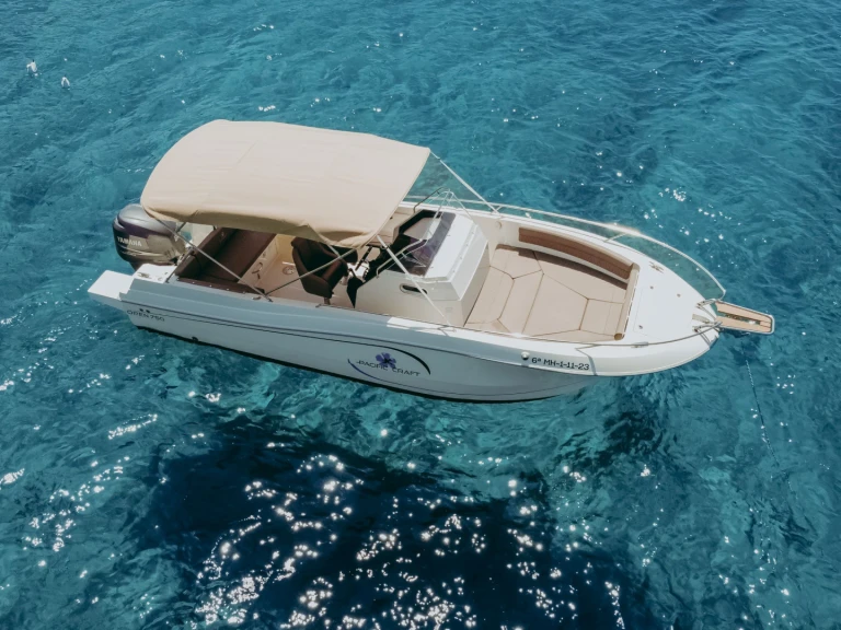 Pacific Craft sun cruiser 750 a louer à Marina Santa Eulàlia
